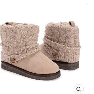 Muk Luks Essentials Women Boots 6W Beige Knit Winter Suede Water Resistant Cozy